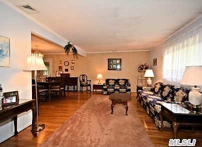 4th image of 215 Burtis Ave