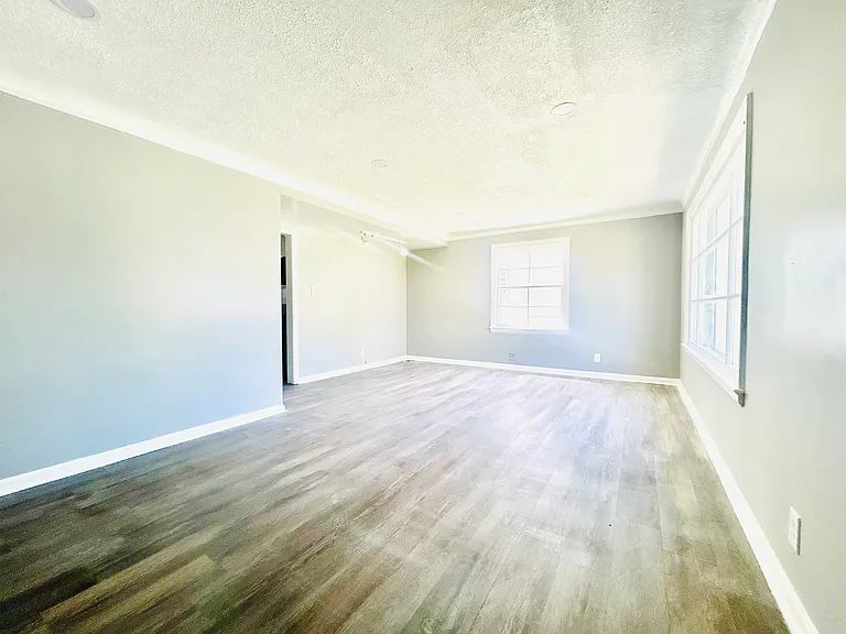 4198 Eastway Rd — Photo 13