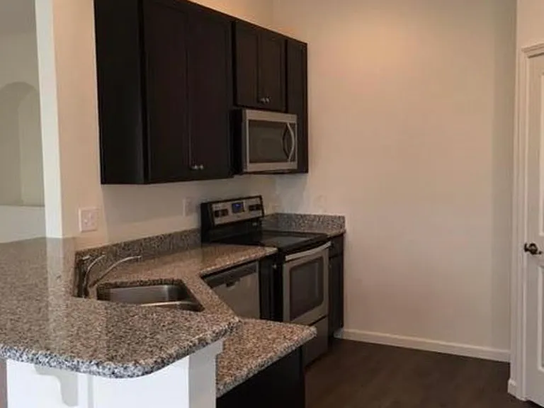 710 Redwood Ln — Photo 6
