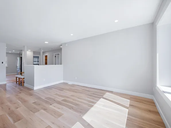 11850 Greenhaven Ct, Pitt Meadows, BC V3Y 1L6