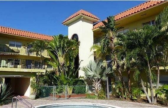 2nd image of 1100 NE 9th Ave APT 302