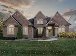 47921 Hill Top Dr E, Plymouth, MI 48170