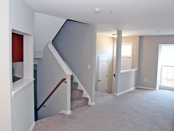 4th image of 238 Arcadia Shores Cir