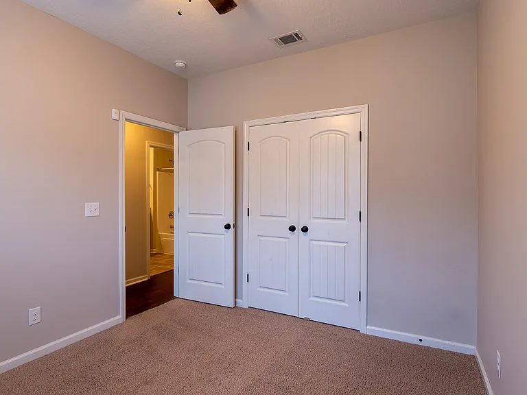 3237 Alexandria Dr — Photo 8