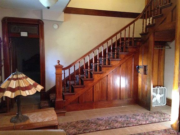 5th image of 216 N Green Ave