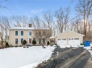 4 Hunting Rdg, Hamden, CT 06518