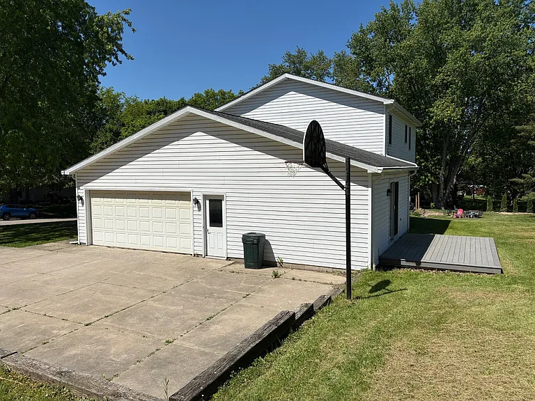 5102 Cindy Ln — Photo 2