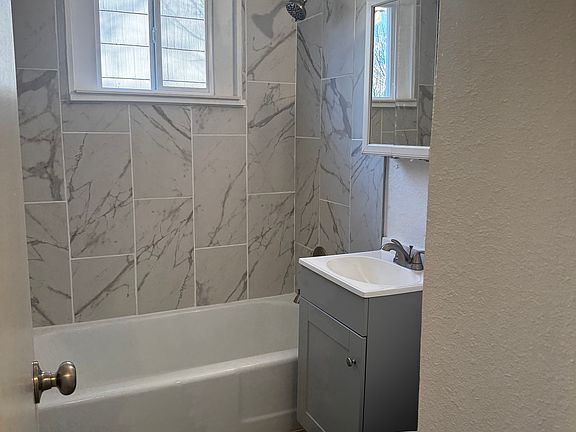 3rd image of 315 Locust Dr