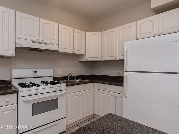 3rd image of 1624 W Farwell Ave APT 2D