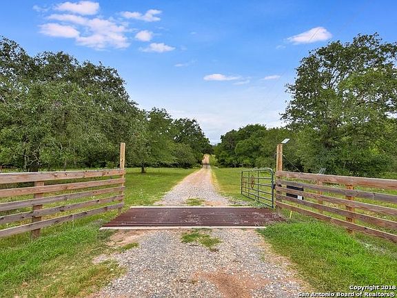 4th image of 928 County Road 488