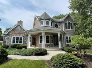 S45W25540 Red Oak Dr, Waukesha, WI 53189