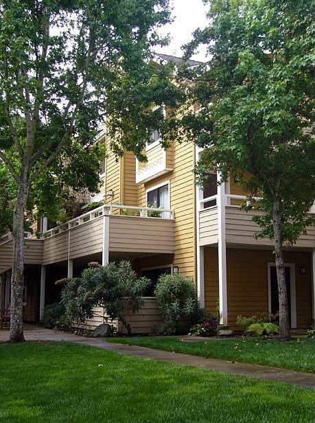 Front of 41 Grandview #403
