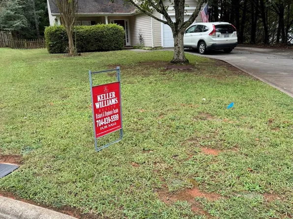 2320 Chantilly Ct, Kannapolis, NC 28081
