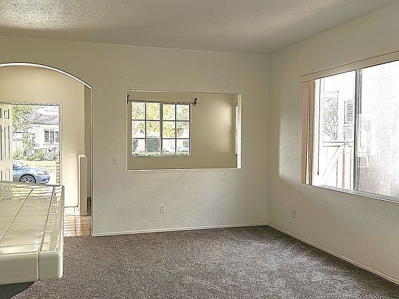 4th image of 1421 Belmont Pl