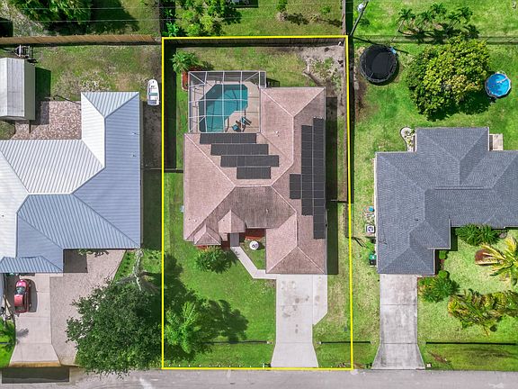 3rd image of 522 SE Wallace Terrace