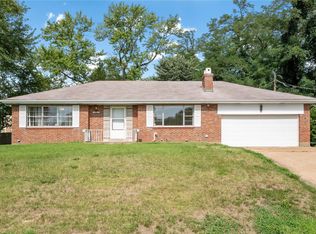 10023 Crown Point Dr, Saint Louis, MO 63136