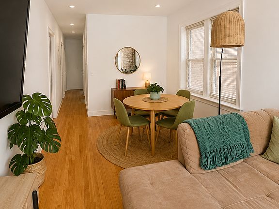 4th image of 2546 W Iowa St #1