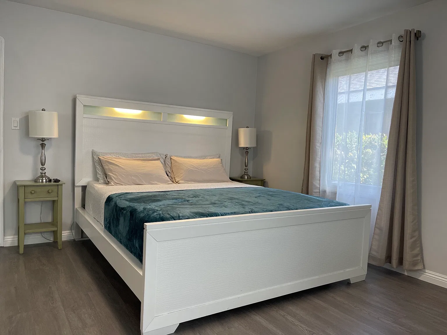 4 bed, 1767 sqft, $5,850 — Photo 1
