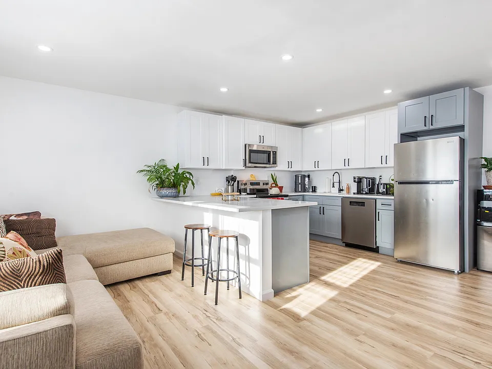 25 Henry Pl #14