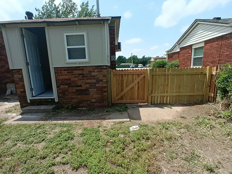 404 Mid America Blvd — Photo 17