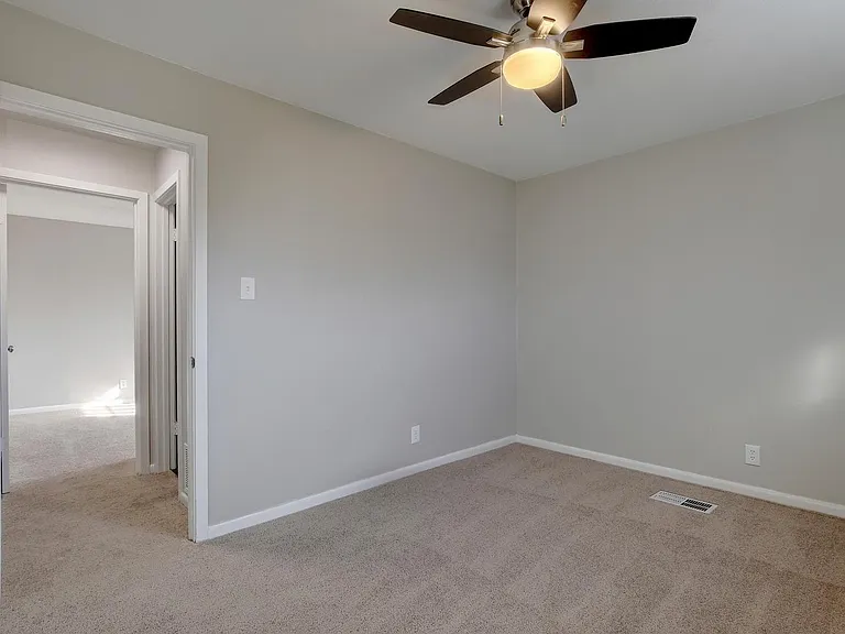 303 W 40th St #101 — Photo 14