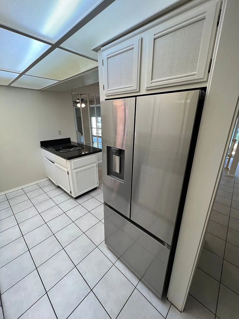 Large Updated Two Bedroom Condo in South Salem with a Deck and Patio — Photo 4