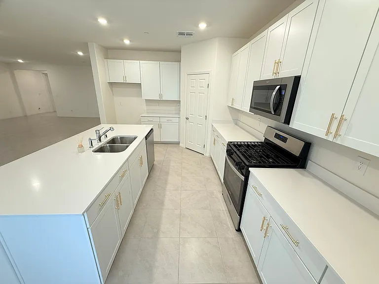 10854 Gentle Crest Ave — Photo 17