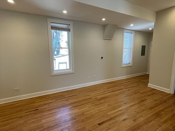 5th image of 846 N Hermitage Ave #2M