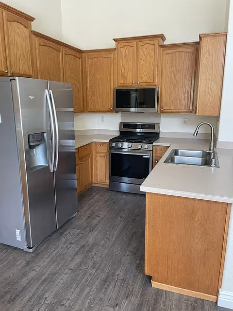 4 bed, 1613 sqft, $2,990 — Photo 2