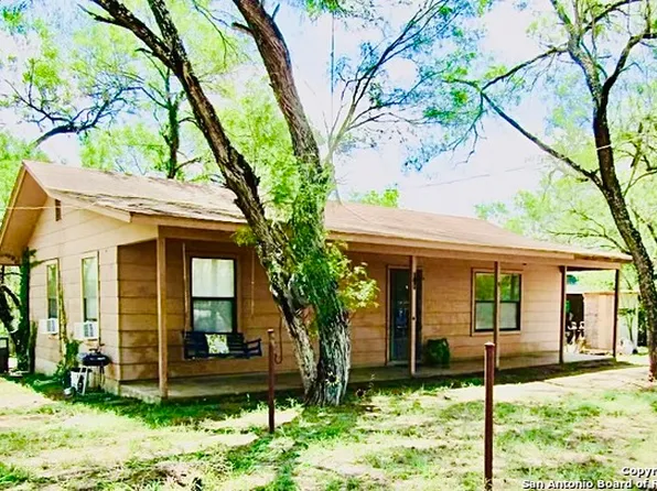 944 CR 2615 McCulloch RD, Moore, TX 78057