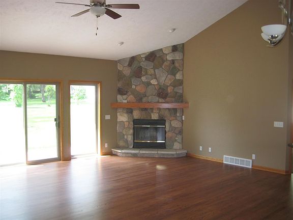 3rd image of 4513 Sumpter Dr