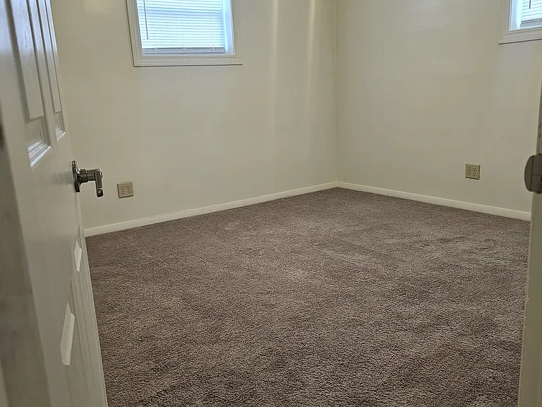 1208-1210 E Grove St #104 — Photo 5