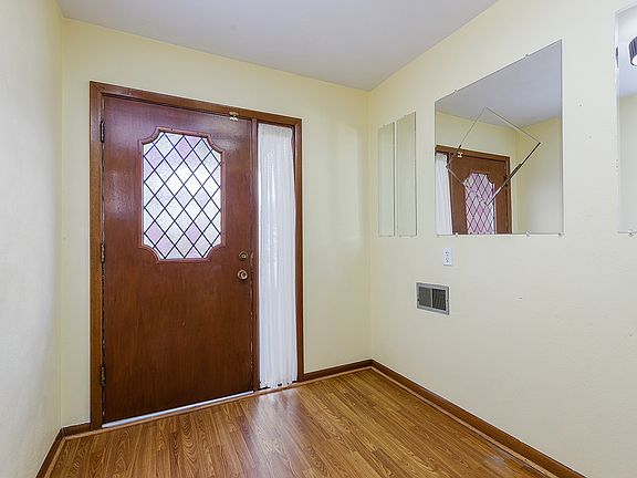 3rd image of 192 37th Ave