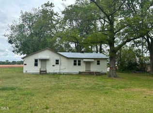 1055 Old Fayetteville Rd, Salemburg, NC 28385
