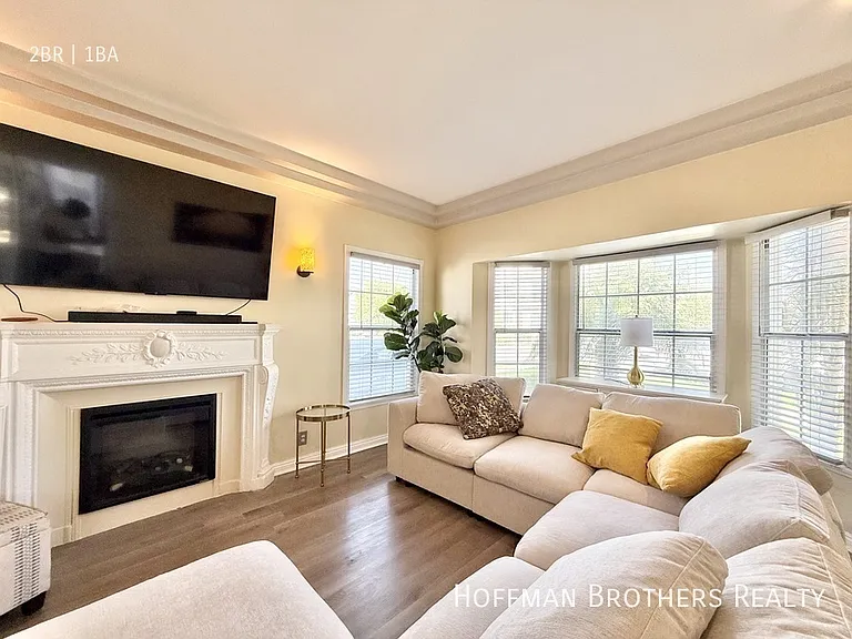 3031 Wellington Rd — Photo 2