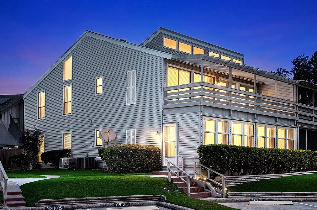 2 bed, 2.0 bath, 1987 sqft, $1,487 — Photo 1
