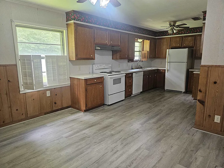 1211 Webb St — Photo 9