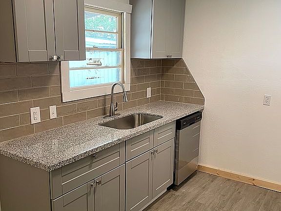 New Granite & Backsplash