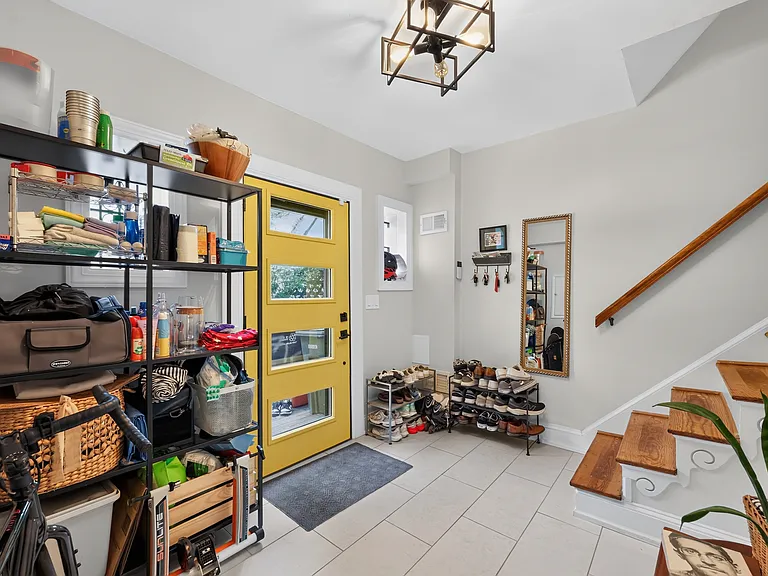715 A St NE — Photo 5
