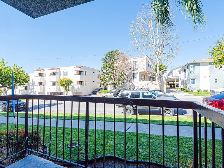 CYPRESS CONDOMINIUMS — Photo 23