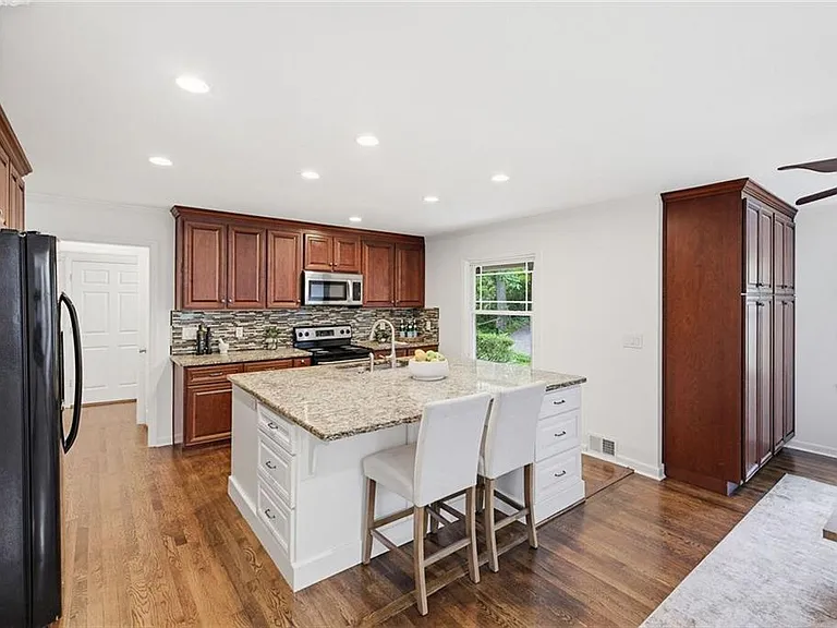 445 Forest Hills Dr — Photo 5