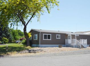 102 Mobile Home Ave, Union Gap, WA 98903