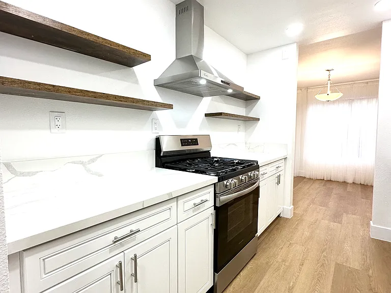 839 N Hayworth Ave #104 — Photo 6
