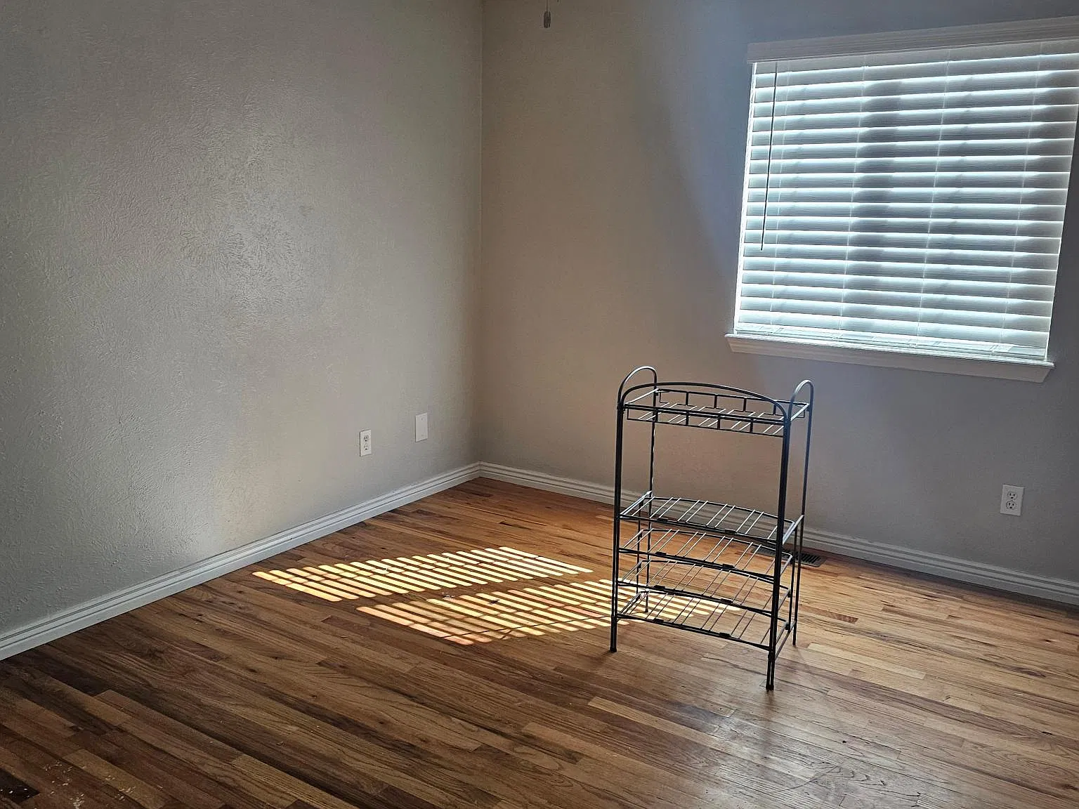 3 bed, 1200 sqft, $1,250 — Photo 2