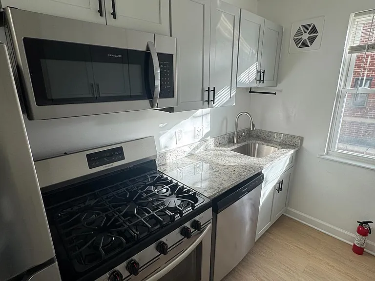1635 6th St NW #2 — Photo 9