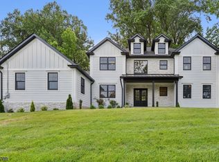 1054 Sunny Slope Dr, Mountainside, NJ 07092