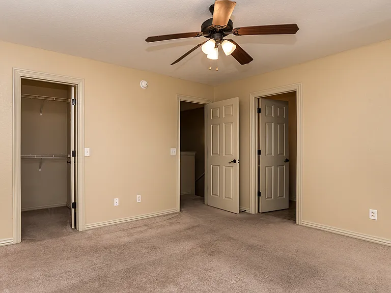 4040 Glenstone Ter — Photo 11