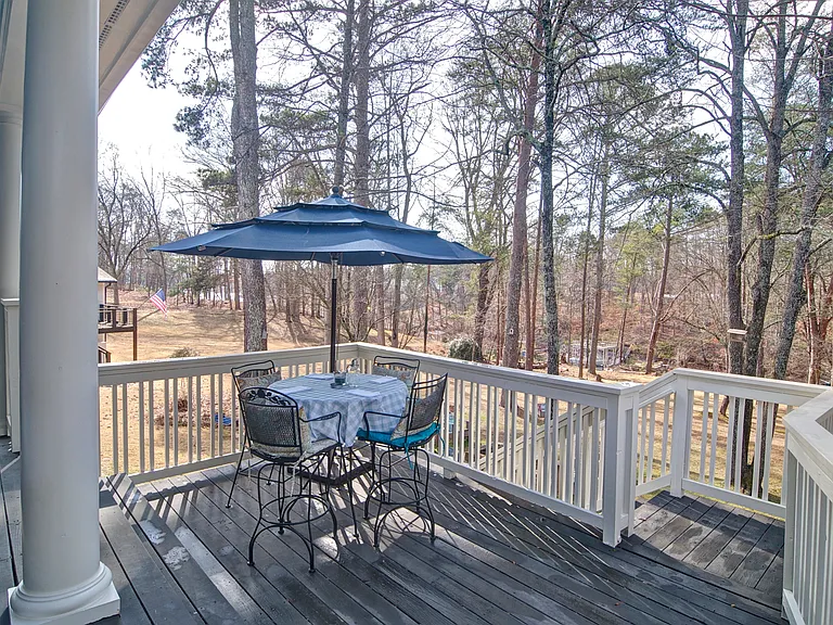 4060 Merritt Dr — Photo 47