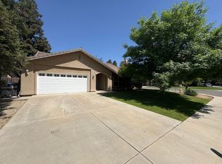 1106 N Crenshaw St, Visalia, CA 93291