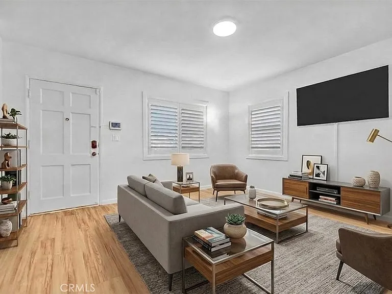14508 Kingsdale Ave — Photo 2